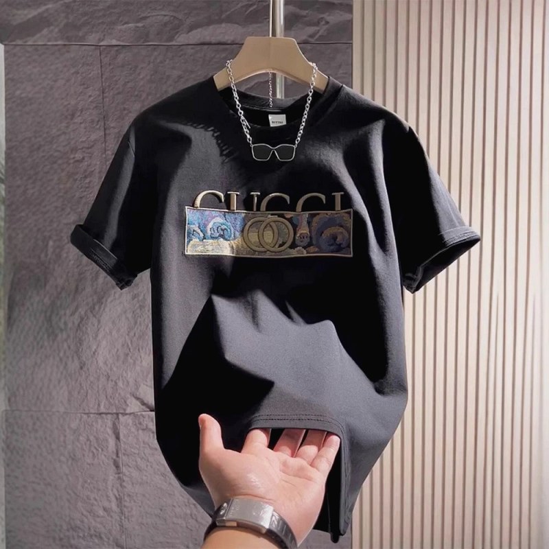 Gucci Black T-Shirt Review: Measuring the Hem, Then Interrogating the Chest Print
